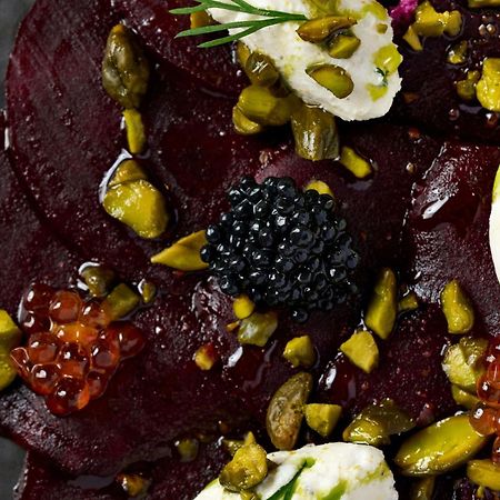 Hotel Imperial, A Luxury Collection Hotel, Viena Exterior foto A salad of beetroot, goat's cheese, pistachios, capers and blackberries