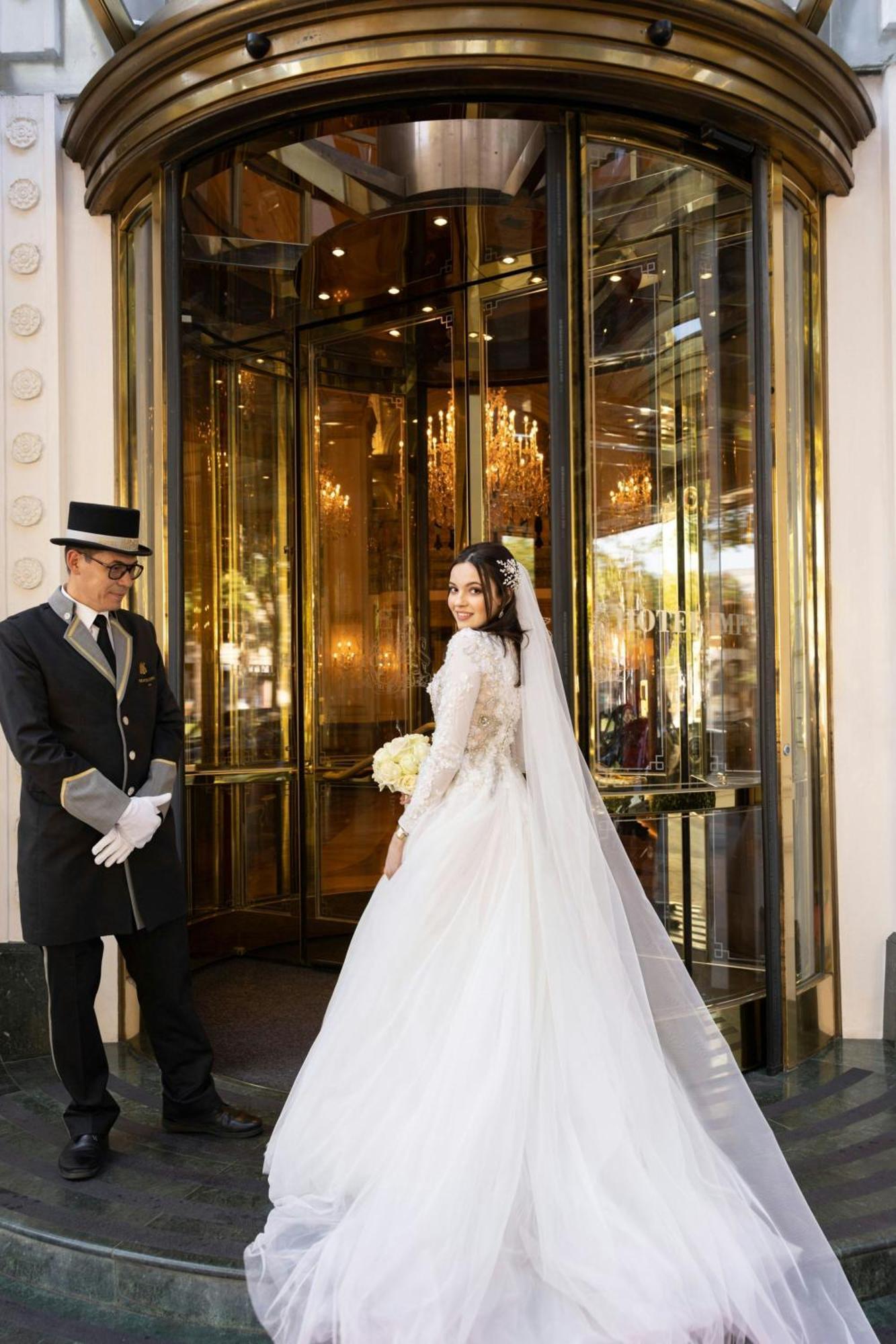 Hotel Imperial, A Luxury Collection Hotel, Viena Exterior foto A doorman at the Ritz Paris